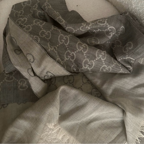 Authentic Gucci GG Jacquard Pattern Wool Scarf Gray - Picture 8 of 9